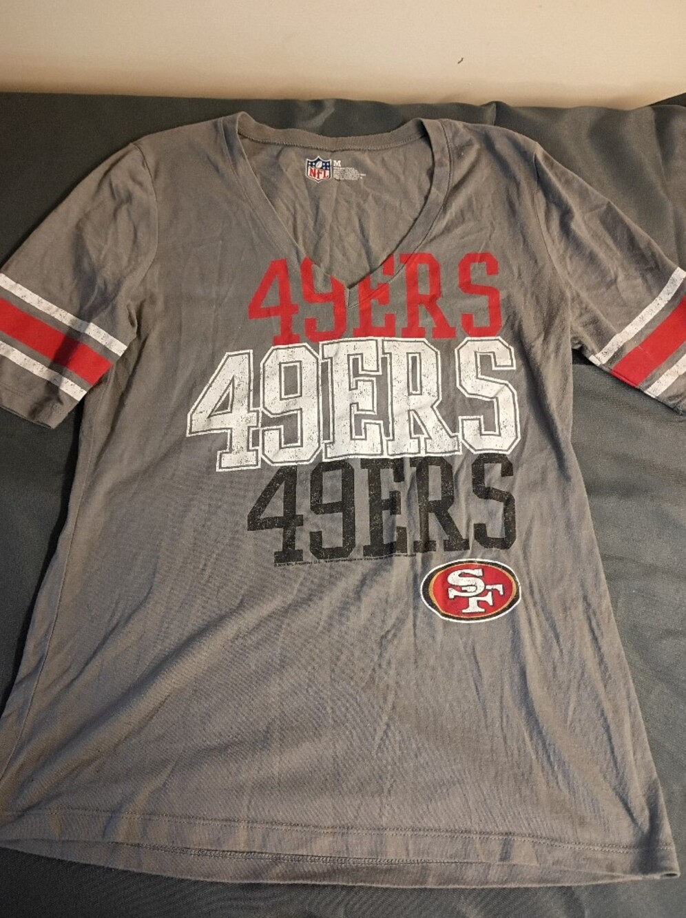NFL San Francisco 49ers Gray Short Sleeve Tee with Red Accents